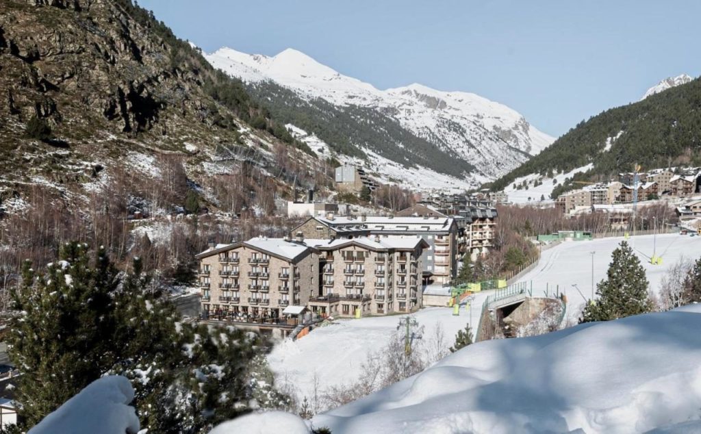 SERRAS PARK HOTEL - ANDORRA -FACHADA