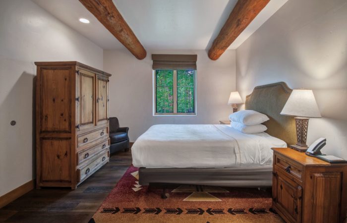 4 Bedroom Cabin - Downstairs bedroom