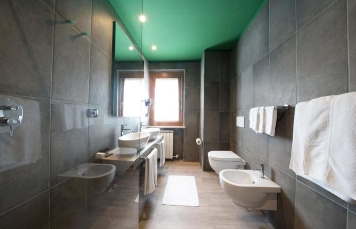 QUARTO SUPERIOR - BANHEIRO