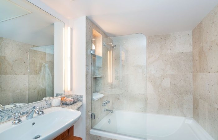 QUARTO LUXO - BANHEIRO