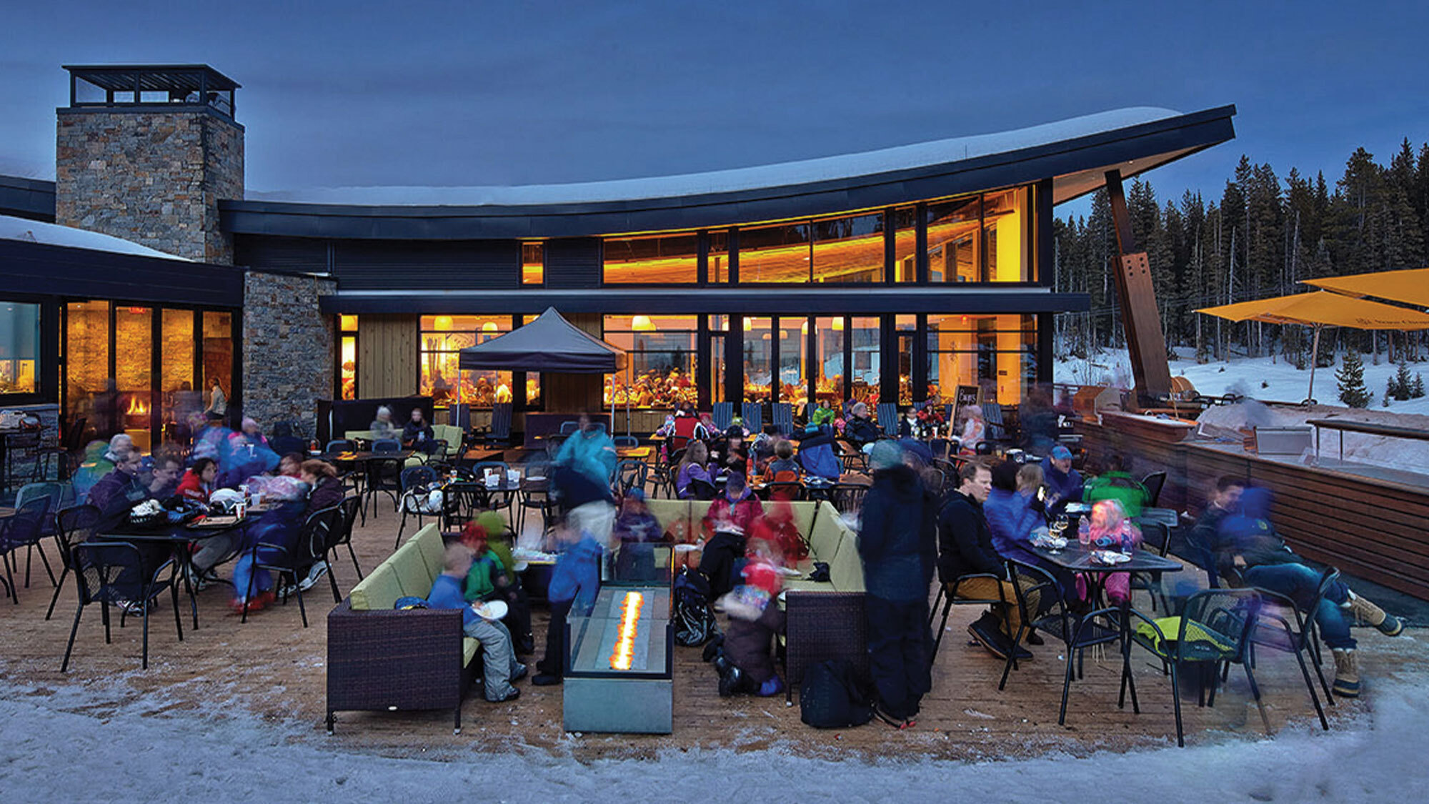 Novidades Aspen Snowmass para a temporada 25/26 5 Novidades Aspen Snowmass para a temporada 25/26 1 CCY Architects Elk Camp Snowmass winter patio Robert Millman Novidades Aspen Snowmass para a temporada 25/26 -